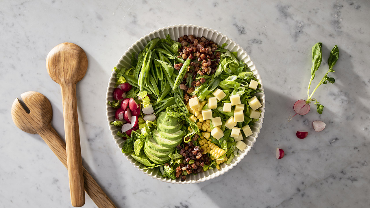 Sommersalat med jalapeño ranch dressing