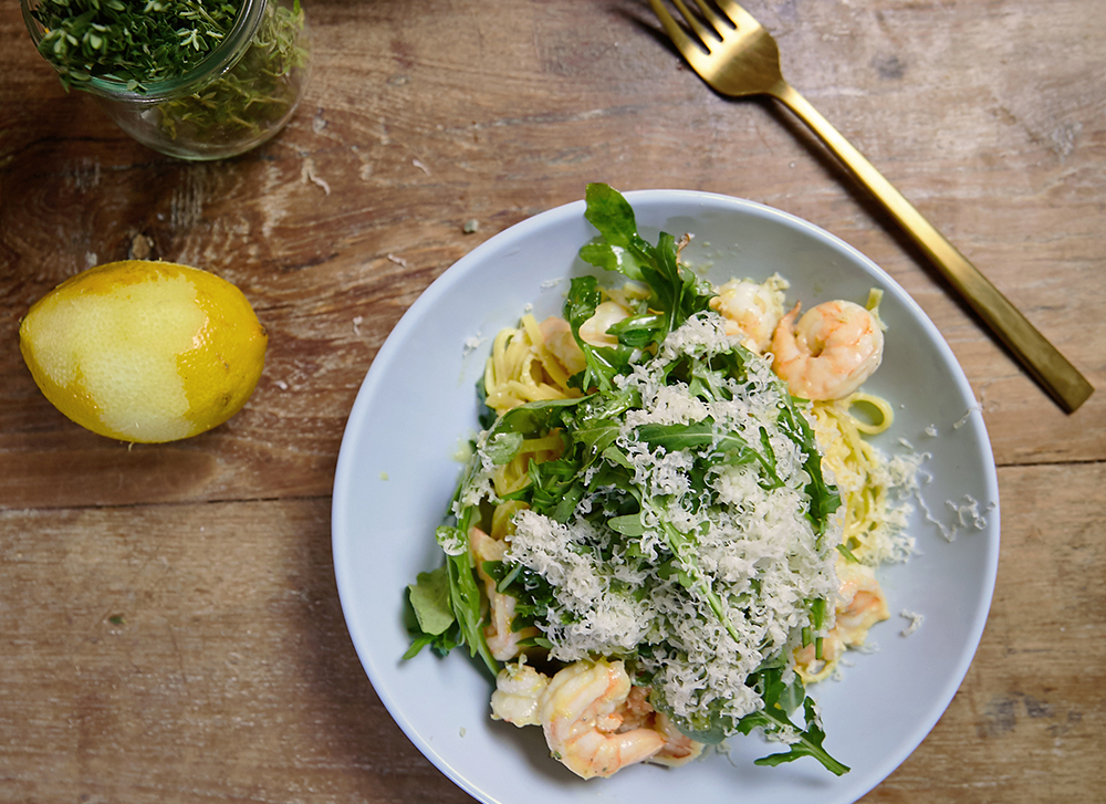 Rejepasta med citron- og cheddarsauce