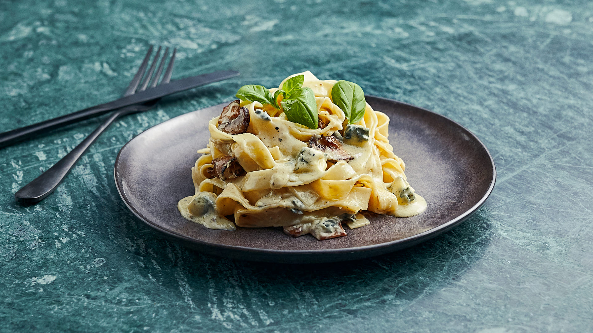 Tagliatelle med Castello® Creamy Blue og svampesauce