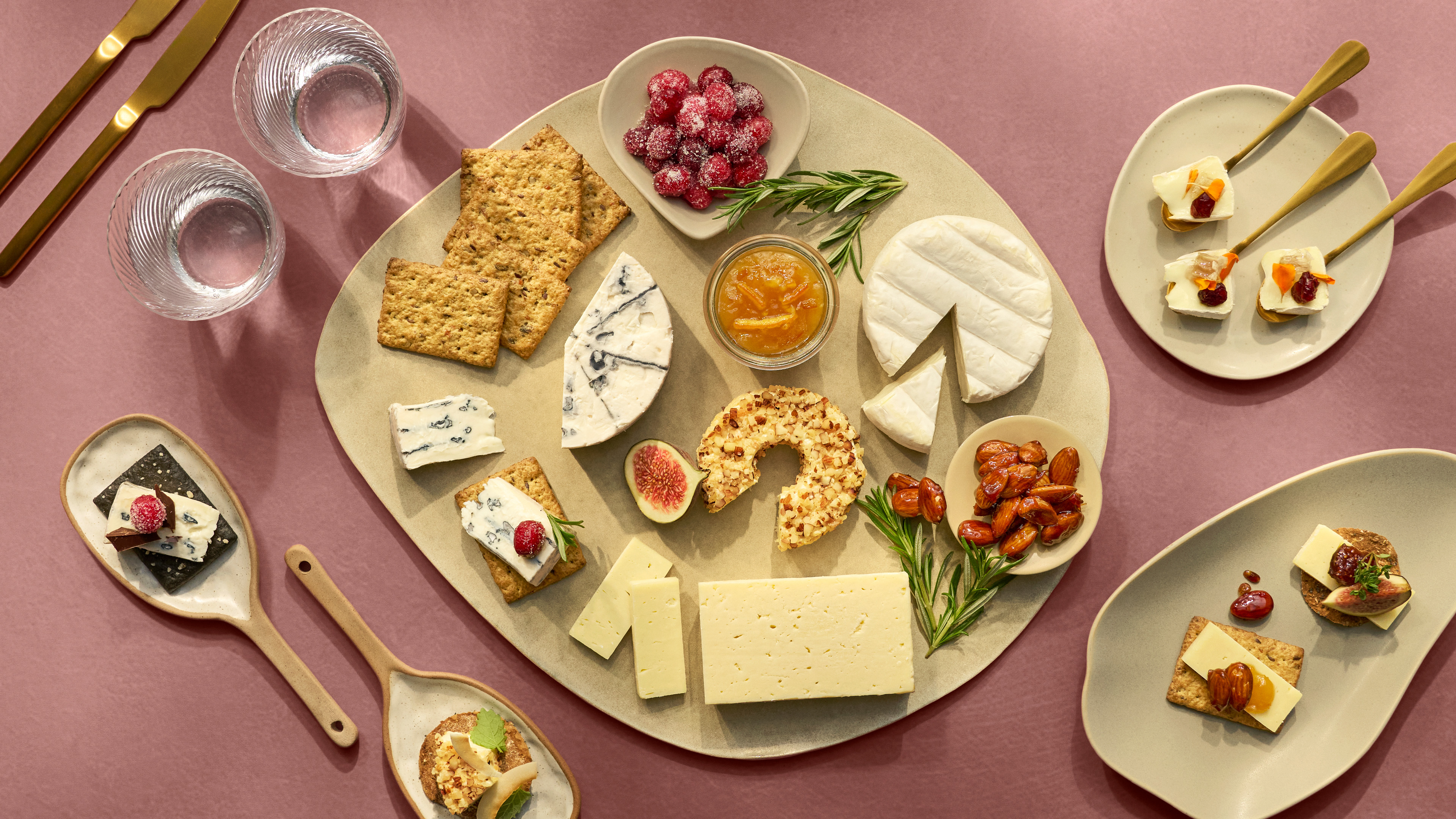 TRY OUR RECIPE FOR THE PERFECT CHEESE BOARD FOR CHRISTMAS