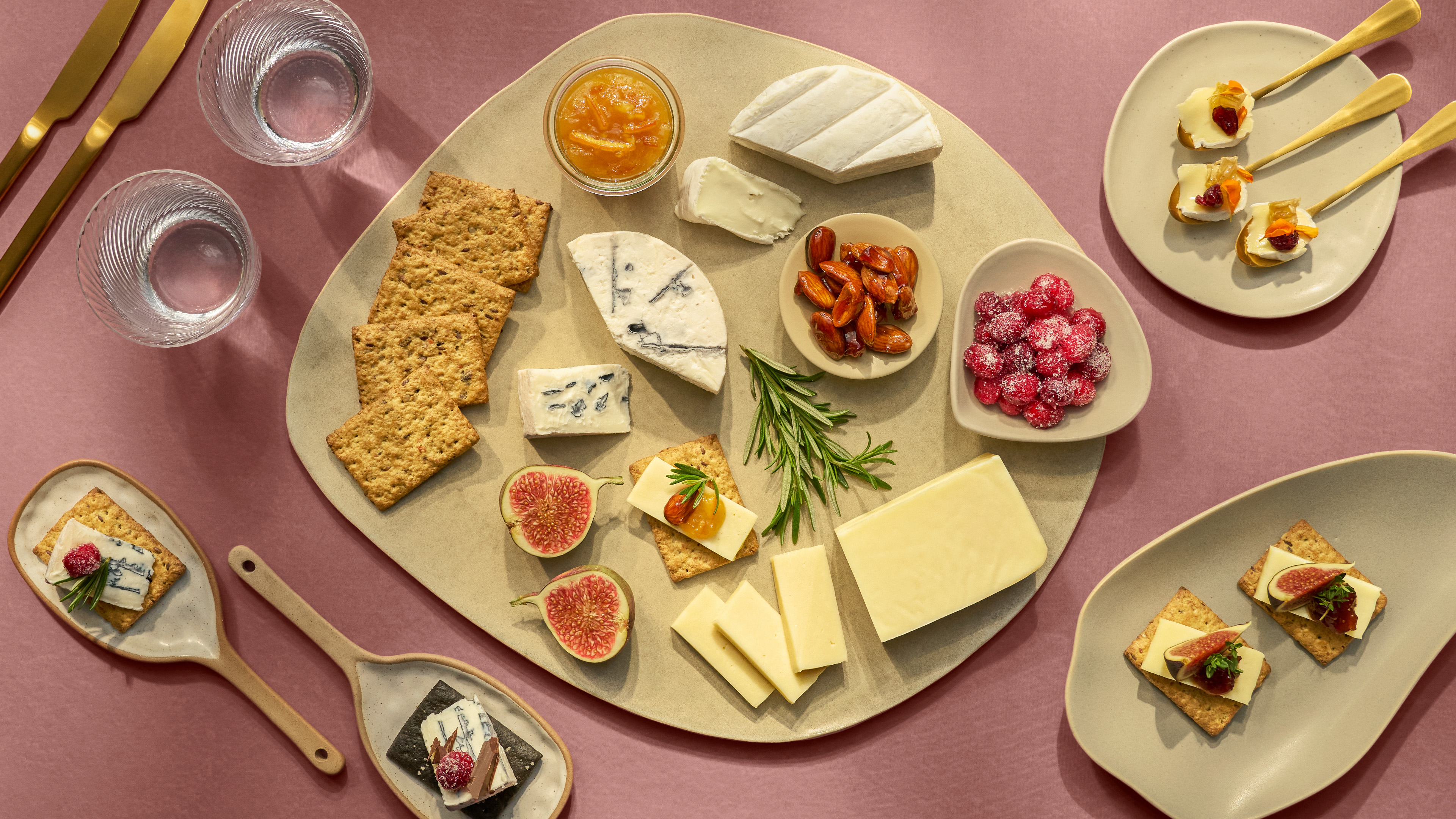INSPIRATION FOR CREATING A TEMPTING CHEESE BOARD