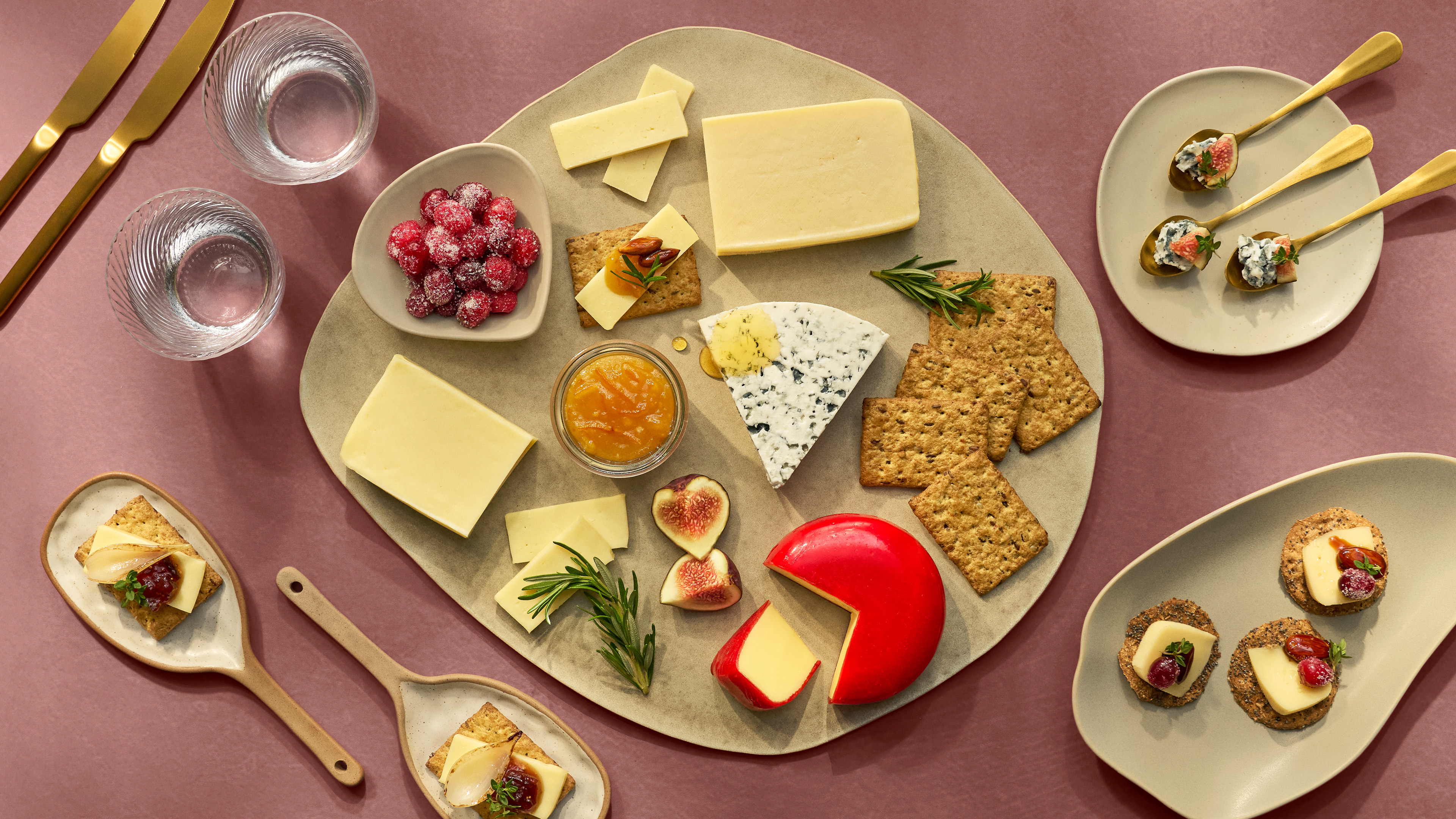 INSPIRATION FOR CREATING A TEMPTING CHEESE BOARD