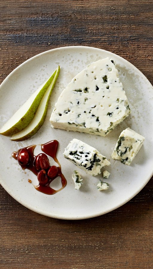 https://cdn.castellocheese.com/globalassets/world-of-cheese/cheese-type-images/square/cheese-type-danish-blue.jpg?width=512&height=900&mode=crop